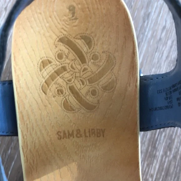 Retro-inspired wooden platform sandals - Picture 4 of 6